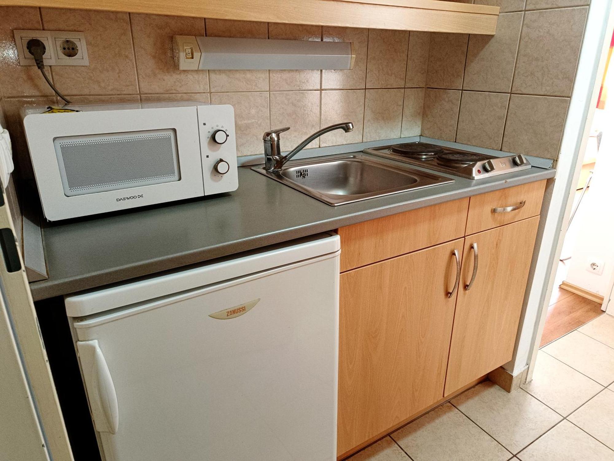 Famulus Kollegium Hostel Győr Buitenkant foto