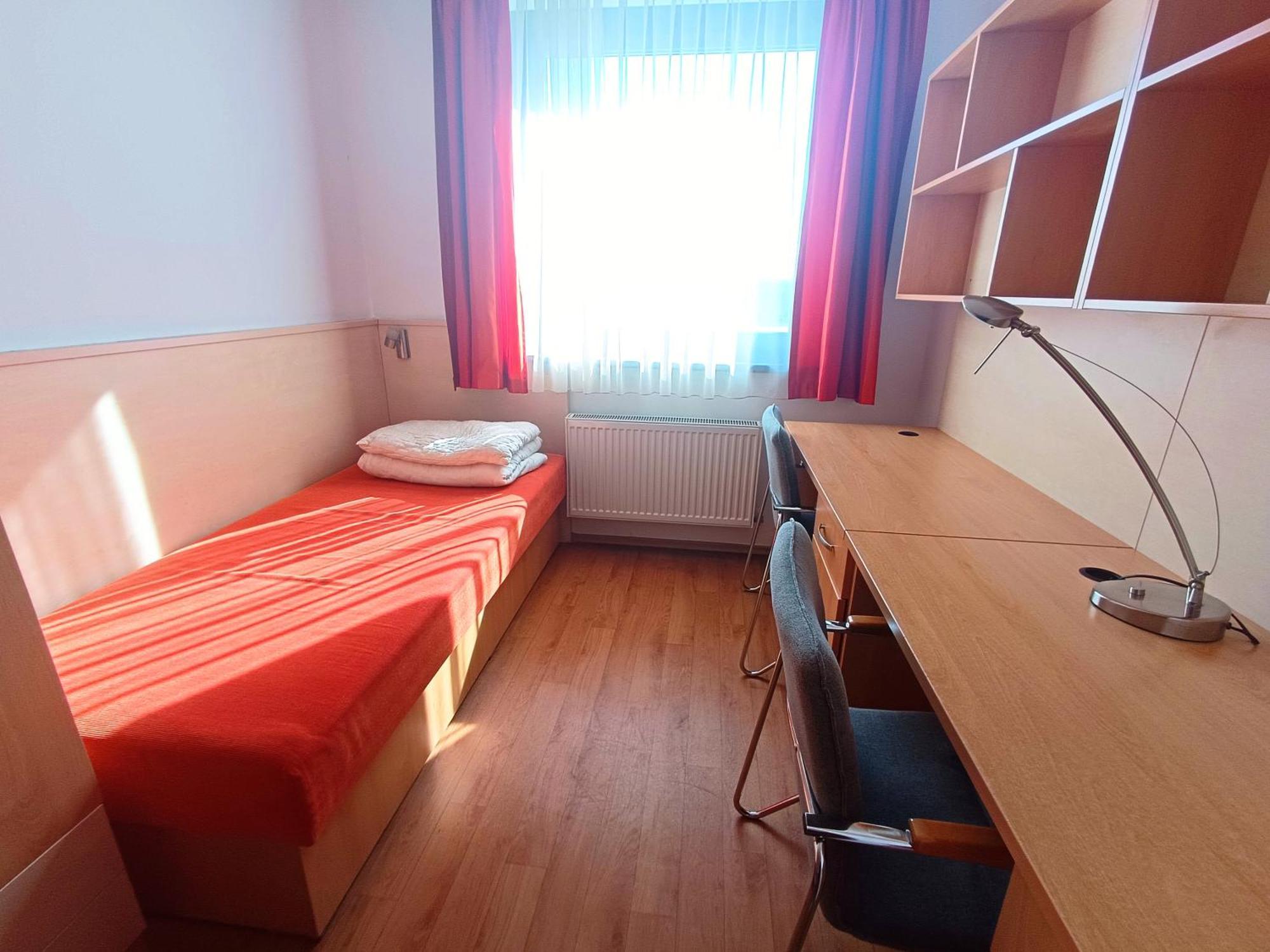 Famulus Kollegium Hostel Győr Buitenkant foto