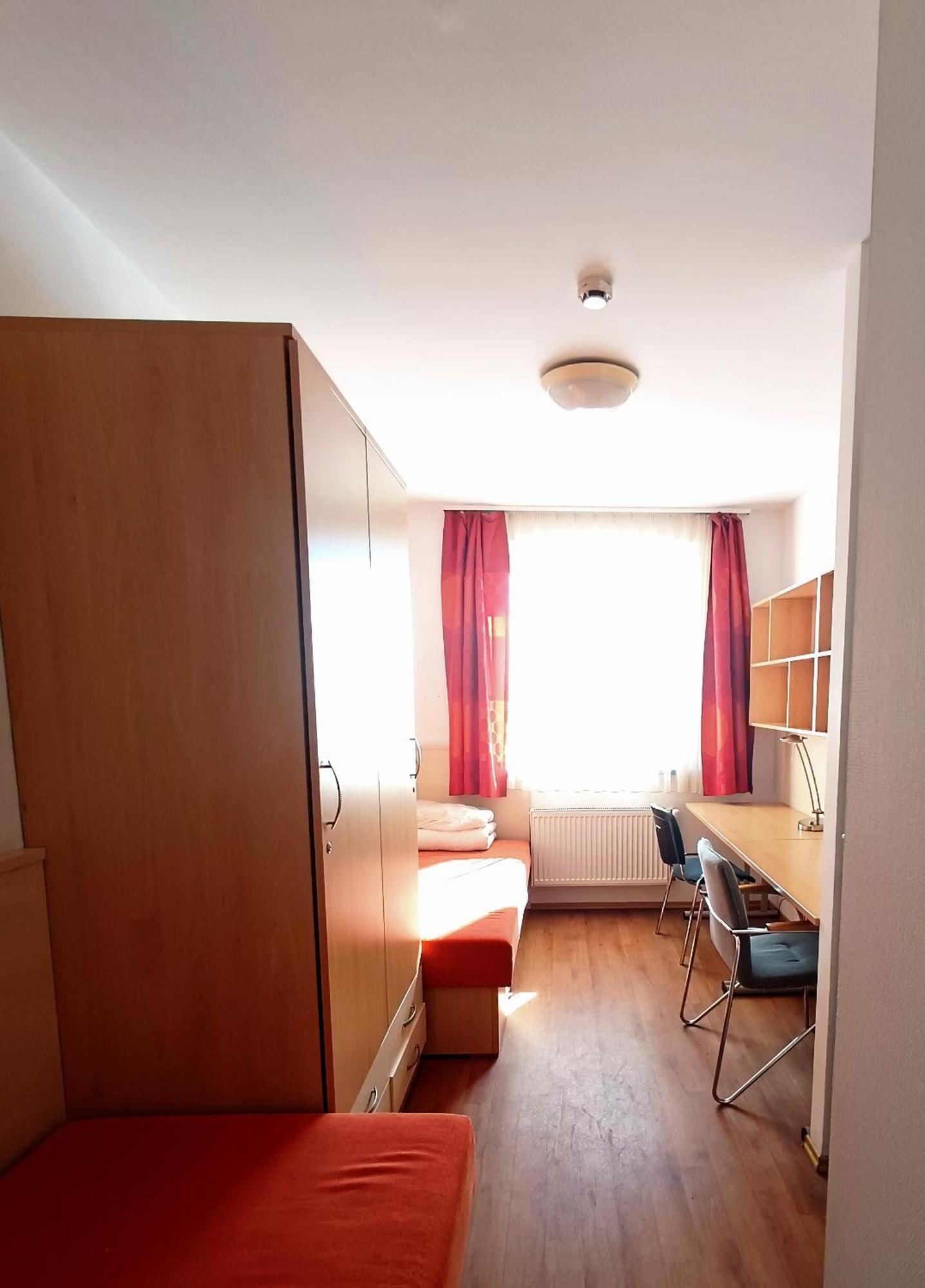 Famulus Kollegium Hostel Győr Buitenkant foto