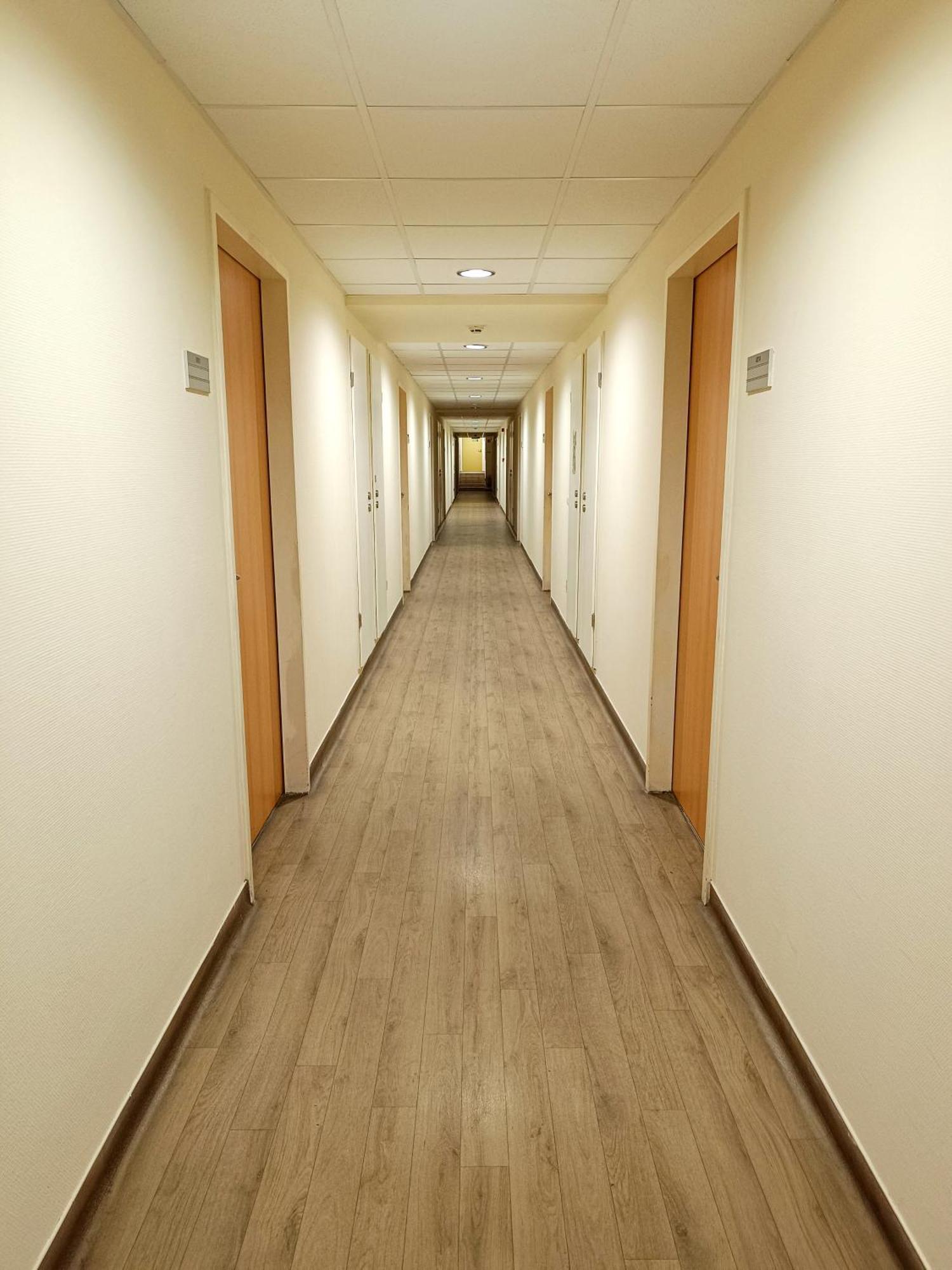 Famulus Kollegium Hostel Győr Buitenkant foto