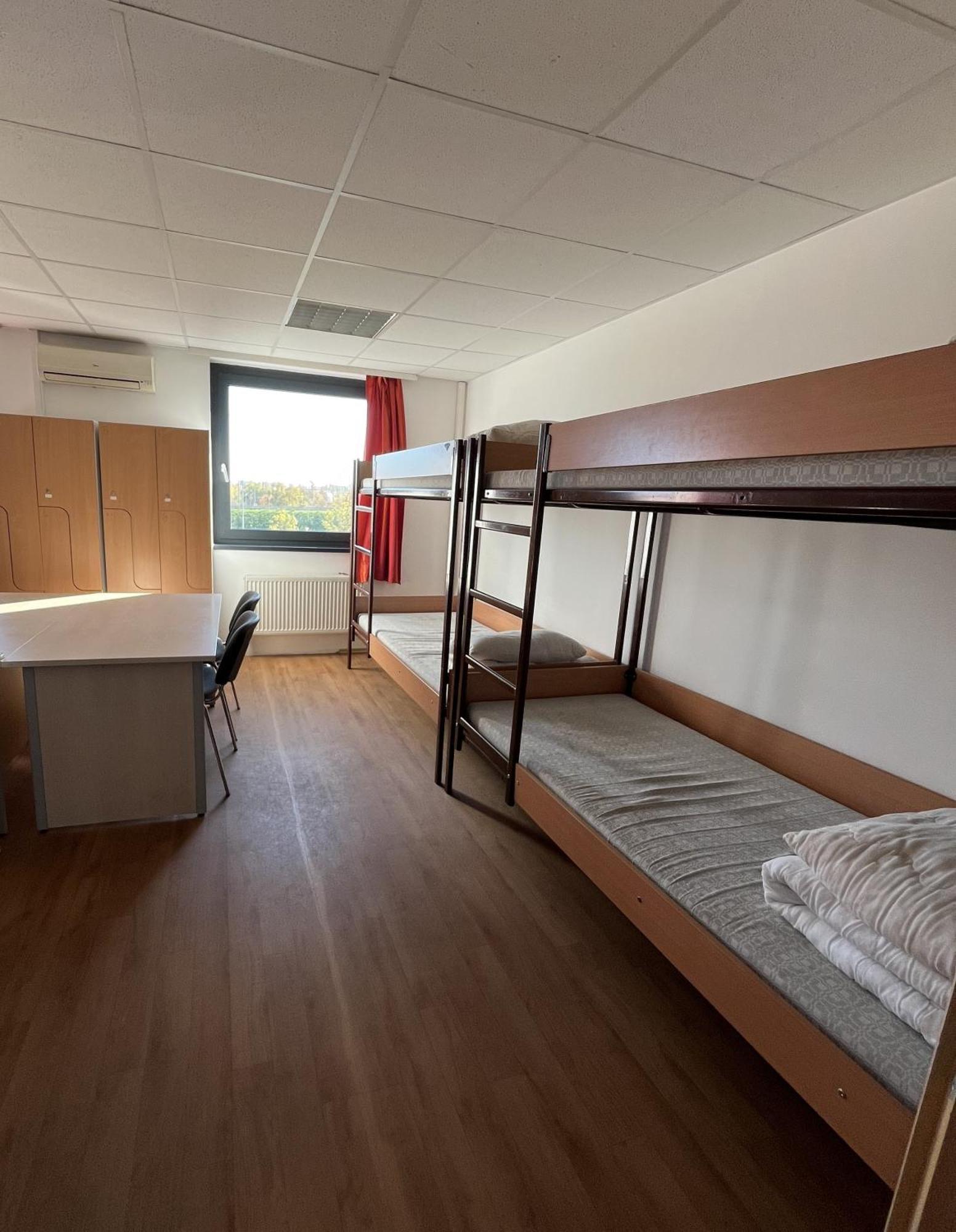 Famulus Kollegium Hostel Győr Buitenkant foto