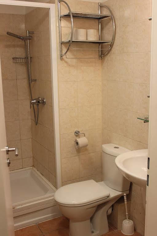 Famulus Kollegium Hostel Győr Buitenkant foto